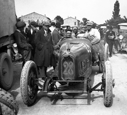 Enzo Ferrari after winning the 1923 Circuito del Savio in an RLTF – the day he was presented with the “Prancing Horse”.